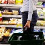  Έρευνα: Η ακρίβεια στρέφει τους καταναλωτές σε χαμηλής διατροφικής αξίας τροφές