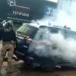  Σοκ στην Βραζιλία: Αστυνομικοί έκλεισαν άνδρα σε πορτ-μπαγκάζ περιπολικού μαζί με καπνογόνο!