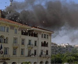  Θεσσαλονίκη Αριστοτέλους: Φωτιά σε κτίριο- Δύο διασωληνωμένοι και δεκάδες απεγκλωβισμοί